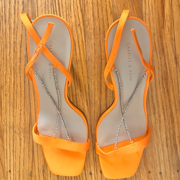 Charles and Keith heels. Heels height is 4-5 cm. I have never worn. - Picture 5 of 7